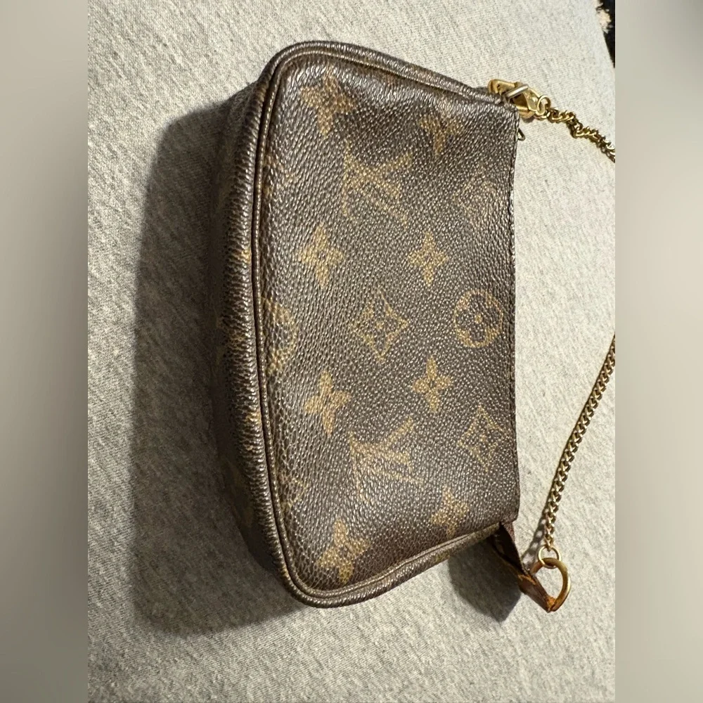 XSOLDX Louis Vuitton Pochette Accessoires Monogram Shoulder Bag Authentic - Picture 15 of 15